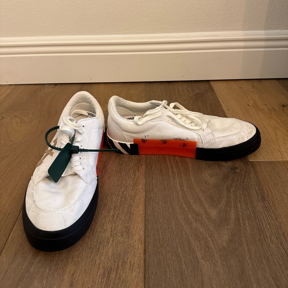 OFF-WHITE Low Top Sneakers in White & Dark sand color Size 44 (US size 10.5)